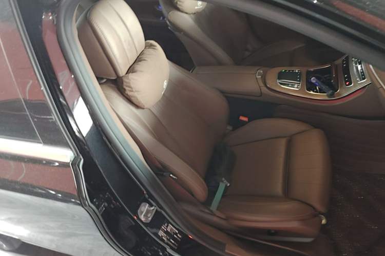 Used Mercedes-Benz E-Class 2022 Second Facelift E 300 L Fashion Edition Right Front Seat