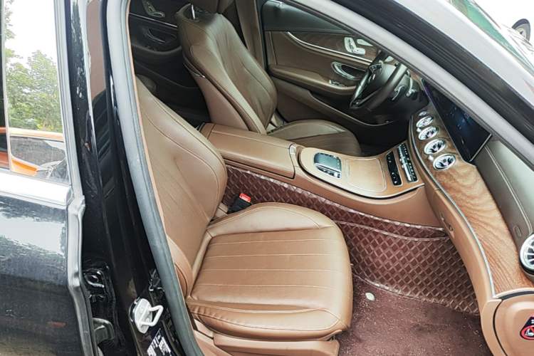 Used Mercedes-Benz E-Class 2022 Revised Version E 300 L Luxury Edition Right Front Seat
