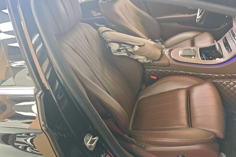 Used Mercedes-Benz E-Class 2022 Second Facelift E 300 L Luxury Edition Right Front Seat