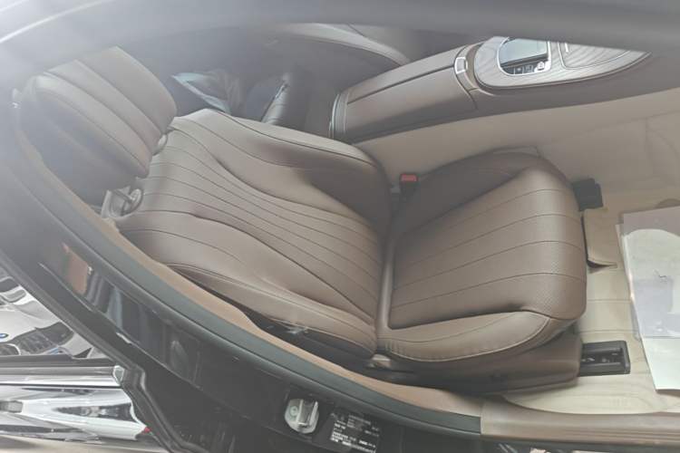 Used Mercedes-Benz E-Class 2022 Revised Version E 300 L Luxury Edition Right Front Seat
