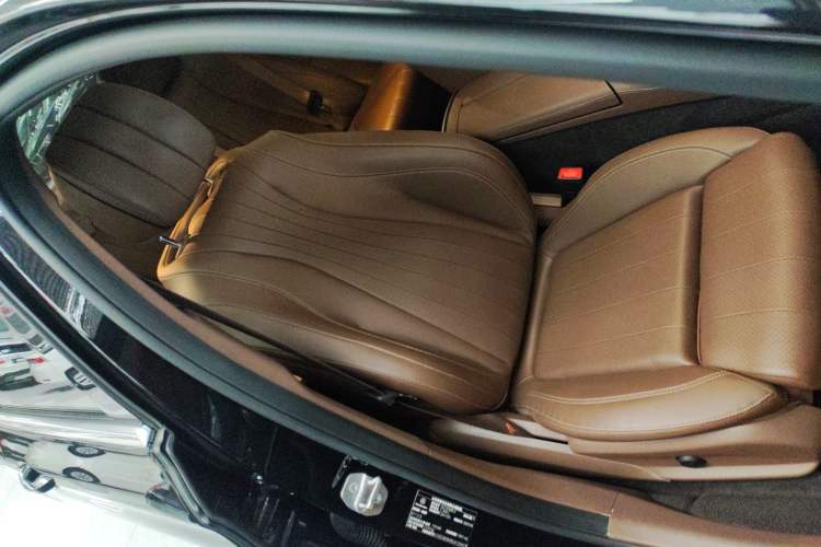 Used Mercedes-Benz E-Class 2022 Second Facelift E 300 L Fashion Edition Right Front Seat