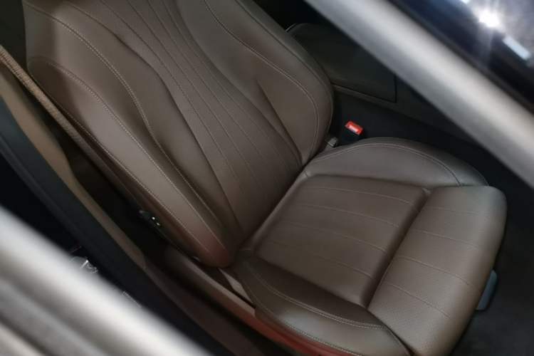 Used Mercedes-Benz E-Class 2022 Updated E 300 L Luxury Edition Right Front Seat