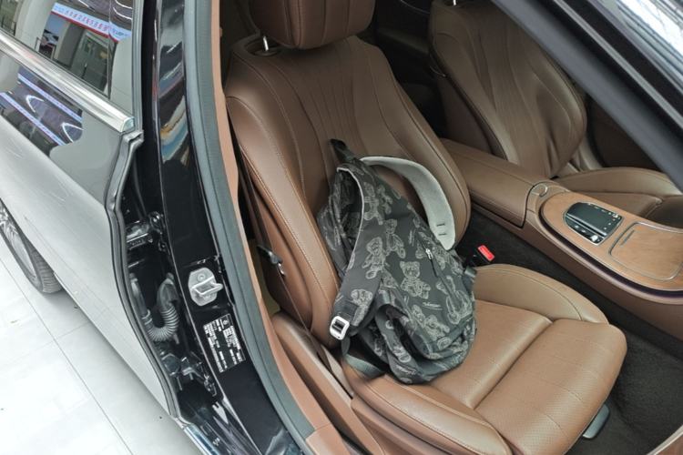 Used Mercedes-Benz E-Class 2022 Second Facelift E 300 L Luxury Edition Right Front Seat