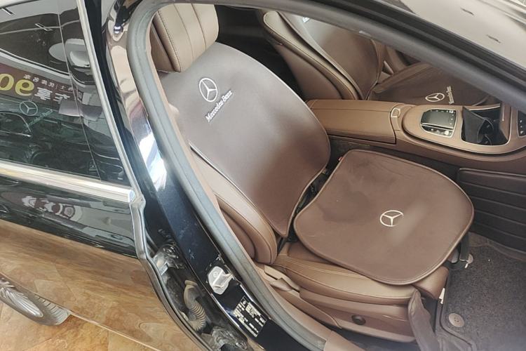Used Mercedes-Benz E-Class 2022 Second Facelift E 300 L Luxury Edition Right Front Seat