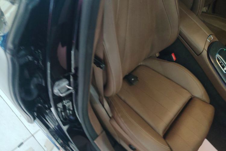 Used Mercedes-Benz E-Class 2022 Updated E 300 L Luxury Edition Right Front Seat
