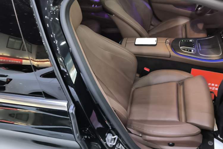 Used Mercedes-Benz E-Class 2022 Second Facelift E 300 L Luxury Edition Right Front Seat