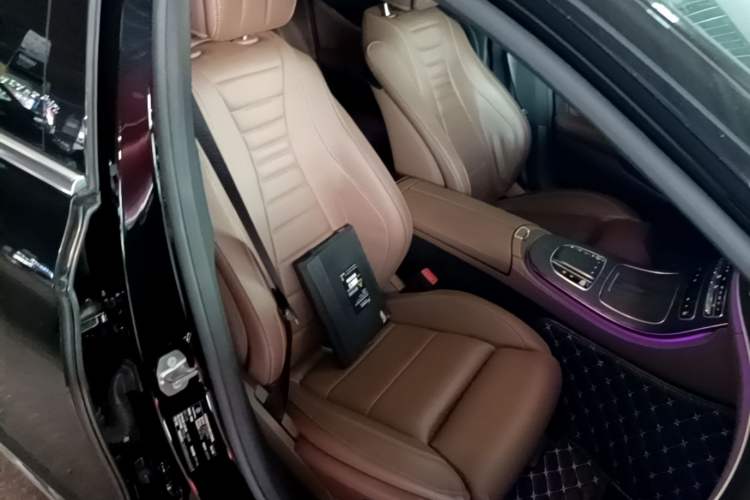 Used Mercedes-Benz E-Class 2022 Second Facelift E 300 L Sport Luxury Edition Right Front Seat