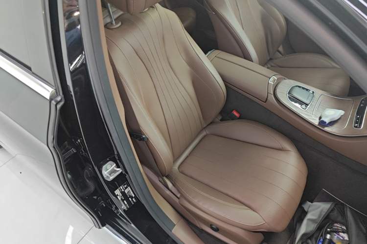 Used Mercedes-Benz E-Class 2022 Revised Version E 300 L Fashion Edition Right Front Seat