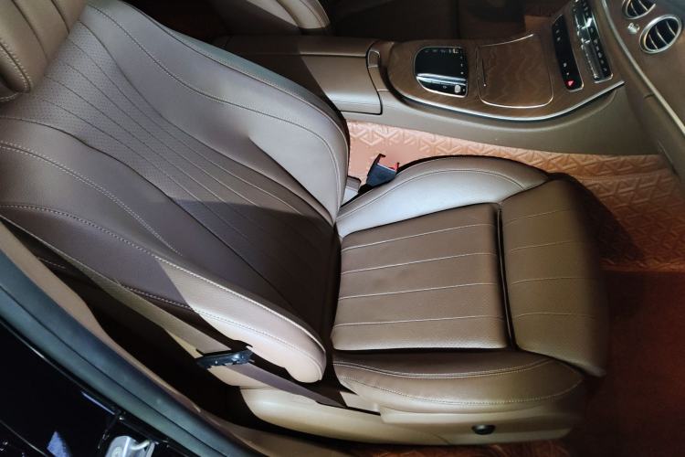 Used Mercedes-Benz E-Class 2022 Second Facelift E 300 L Fashion Edition Right Front Seat