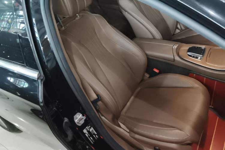 Used Mercedes-Benz E-Class 2022 Revised Version E 300 L Luxury Edition Right Front Seat