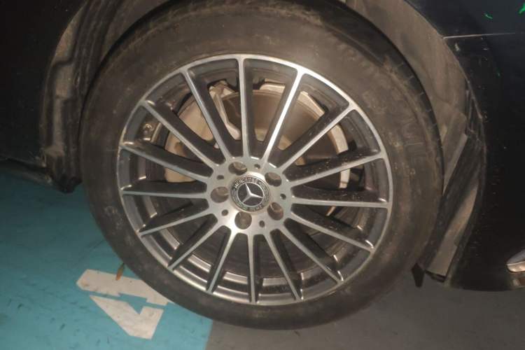 Used Mercedes-Benz E-Class 2022 E 260 L Right Front Wheel Hub