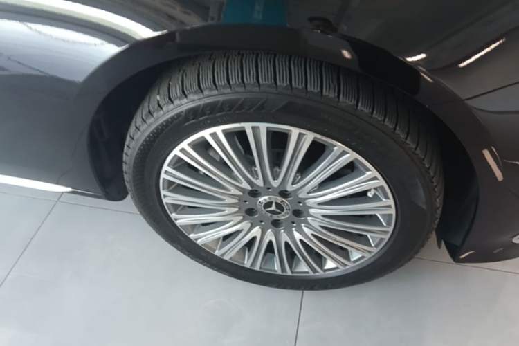 Used Mercedes-Benz E-Class 2022 Revised Version E 300 L Fashion Edition Right Front Wheel Hub