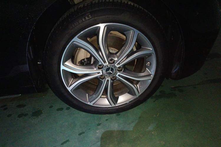 Used Mercedes-Benz E-Class 2022 Revised E 300 L Sporty and Stylish Edition Right Front Wheel Hub