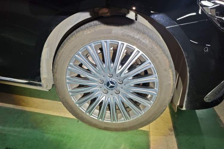 Used Mercedes-Benz E-Class 2022 Revised Version E 300 L Luxury Edition Right Front Wheel Hub