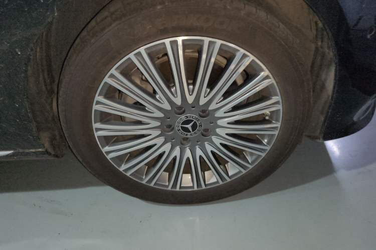 Used Mercedes-Benz E-Class 2022 E 300 L Luxury Model Right Front Wheel Hub