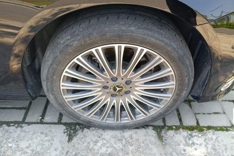 Used Mercedes-Benz E-Class 2022 Second Facelift E 300 L Sport Luxury Edition Right Front Wheel Hub
