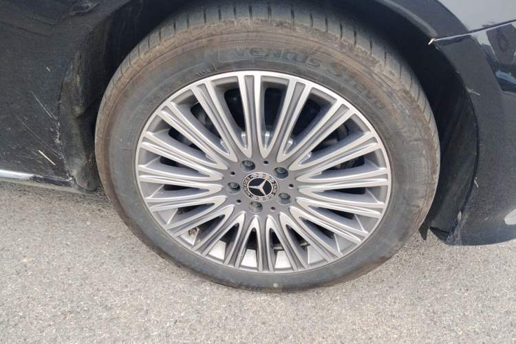Used Mercedes-Benz E-Class 2022 Updated E 300 L Luxury Edition Right Front Wheel Hub