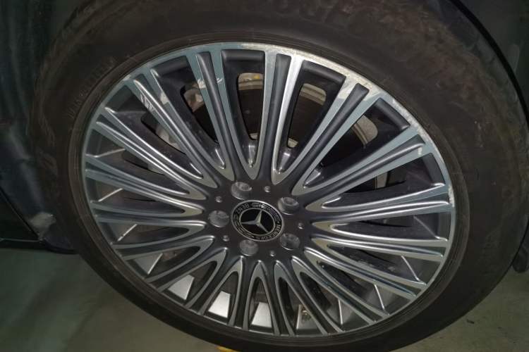 Used Mercedes-Benz E-Class 2022 Updated E 300 L Stylish Edition Right Front Wheel Hub