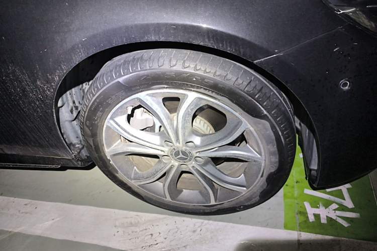 Used Mercedes-Benz E-Class 2022 E 300 L Sport Luxury Edition Right Front Wheel Hub