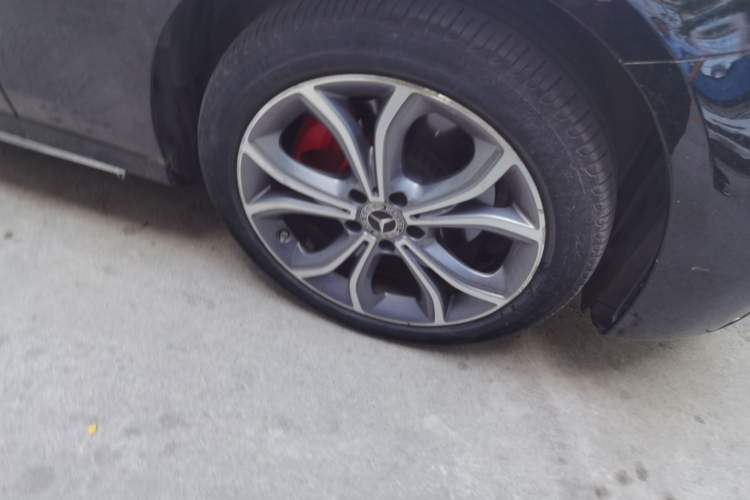 Used Mercedes-Benz E-Class 2022 E 300 L Sporty and Stylish Model Right Front Wheel Hub