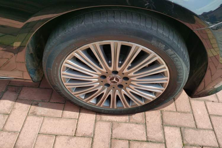 Used Mercedes-Benz E-Class 2022 Revised Version E 300 L Fashion Edition Right Front Wheel Hub