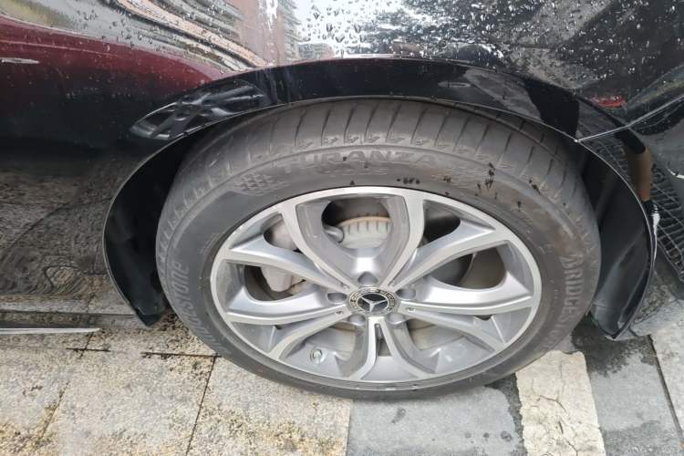 Used Mercedes-Benz E-Class 2022 E 300 L Sport Luxury Edition Right Front Wheel Hub