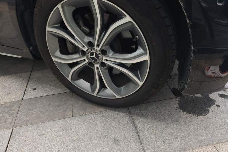Used Mercedes-Benz E-Class 2022 Revised E 300 L Sporty and Stylish Edition Right Front Wheel Hub