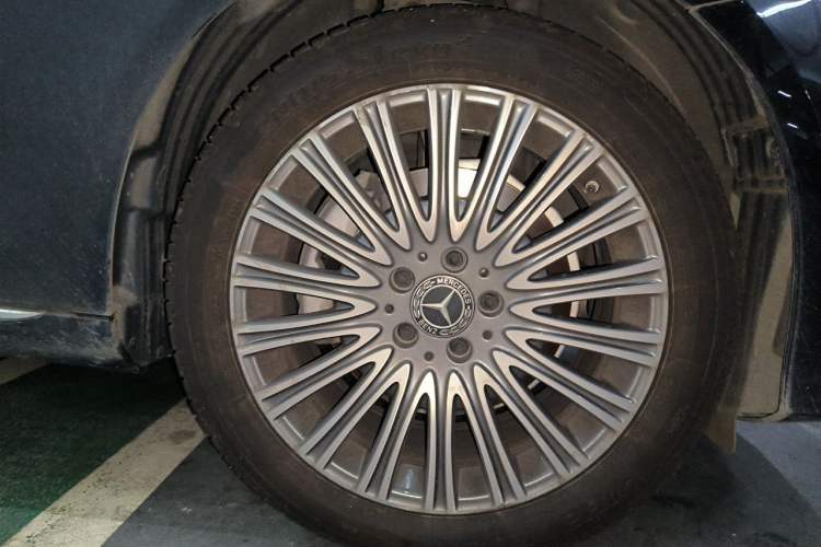 Used Mercedes-Benz E-Class 2022 E 300 L Stylish Model Right Front Wheel Hub