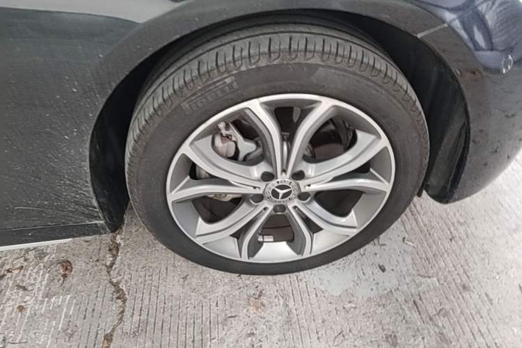 Used Mercedes-Benz E-Class 2022 Revised E 300 L Sporty and Stylish Edition Right Front Wheel Hub