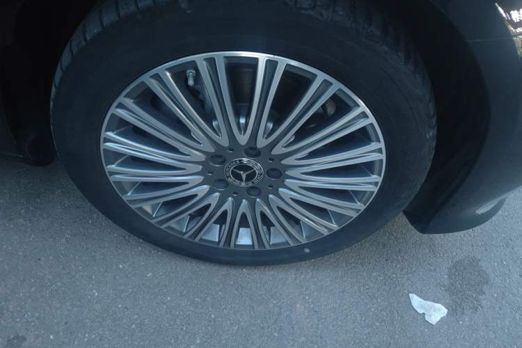 Used Mercedes-Benz E-Class 2022 Revised Version E 300 L Luxury Edition Right Front Wheel Hub