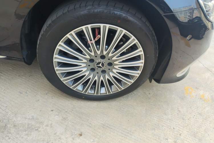 Used Mercedes-Benz E-Class 2022 Updated E 300 L Luxury Edition Right Front Wheel Hub