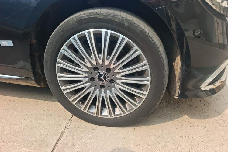 Used Mercedes-Benz E-Class 2022 Revised Version E 300 L Luxury Edition Right Front Wheel Hub
