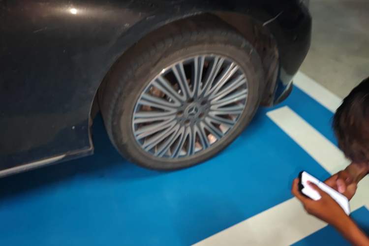 Used Mercedes-Benz E-Class 2022 Updated E 300 L Stylish Edition Right Front Wheel Hub