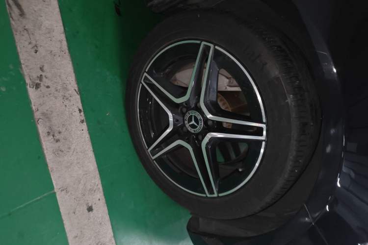 Used Mercedes-Benz E-Class 2022 E 300 Stylish Sports Edition Right Front Wheel Hub