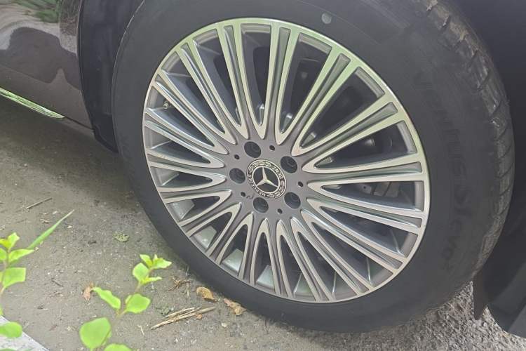 Used Mercedes-Benz E-Class 2022 E 300 L Luxury Model Right Front Wheel Hub