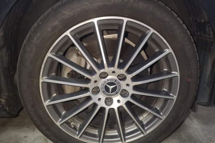 Used Mercedes-Benz E-Class 2022 E 260 L Right Front Wheel Hub