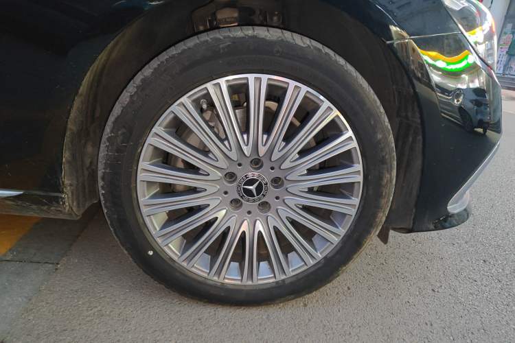 Used Mercedes-Benz E-Class 2022 Revised Version E 300 L Luxury Edition Right Front Wheel Hub