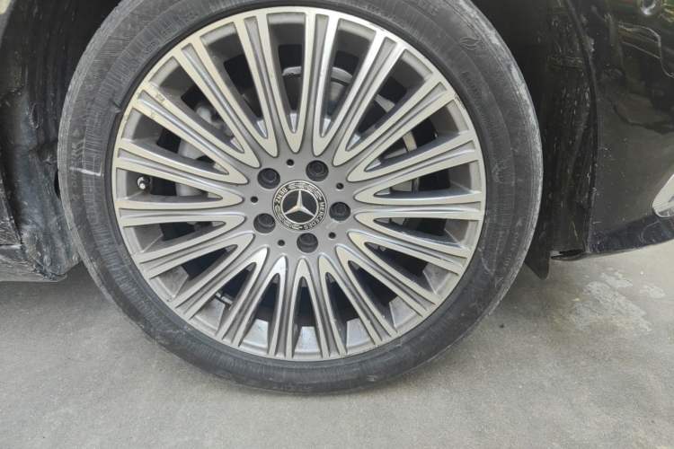 Used Mercedes-Benz E-Class 2022 Revised E 300 L Sport Luxury Edition Right Front Wheel Hub