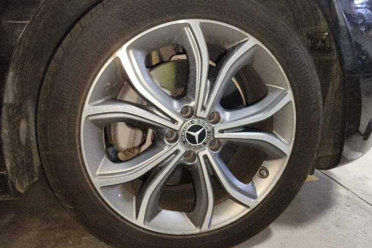 Used Mercedes-Benz E-Class 2022 Revised E 300 L Sport Luxury Edition Right Front Wheel Hub