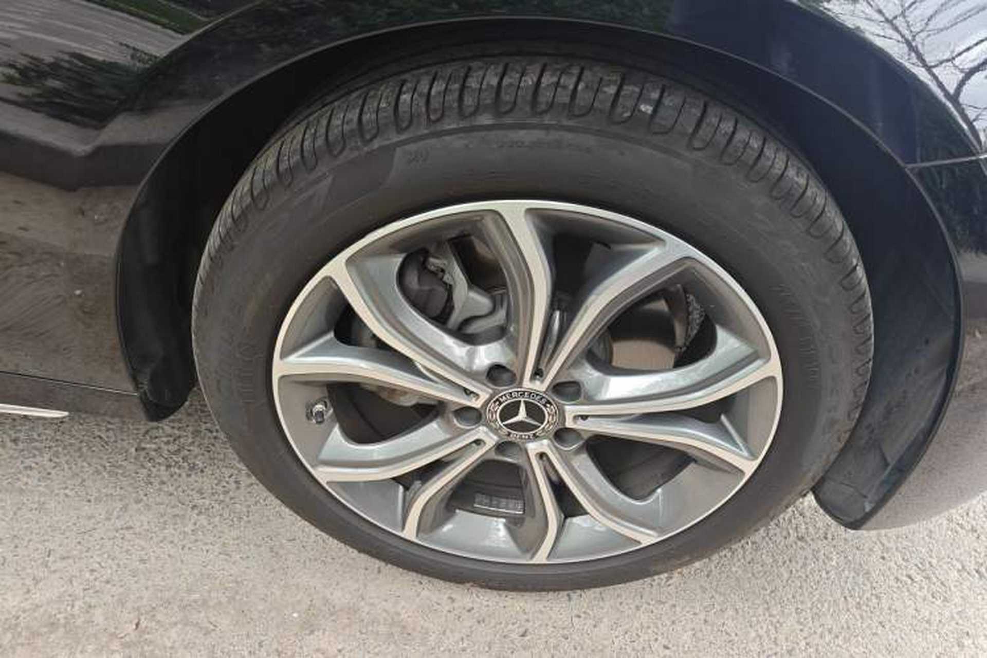 Used Mercedes-Benz E-Class 2022 Revised Version E 300 L Sport Luxury Edition Right Front Wheel Hub
