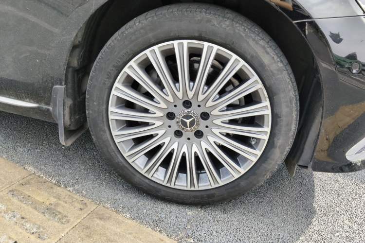 Used Mercedes-Benz E-Class 2022 Second Facelift E 300 L Luxury Edition Right Front Wheel Hub