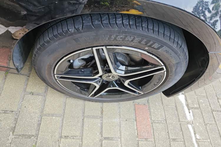 Used Mercedes-Benz E-Class 2022 E 260 Stylish Sports Edition Right Front Wheel Hub