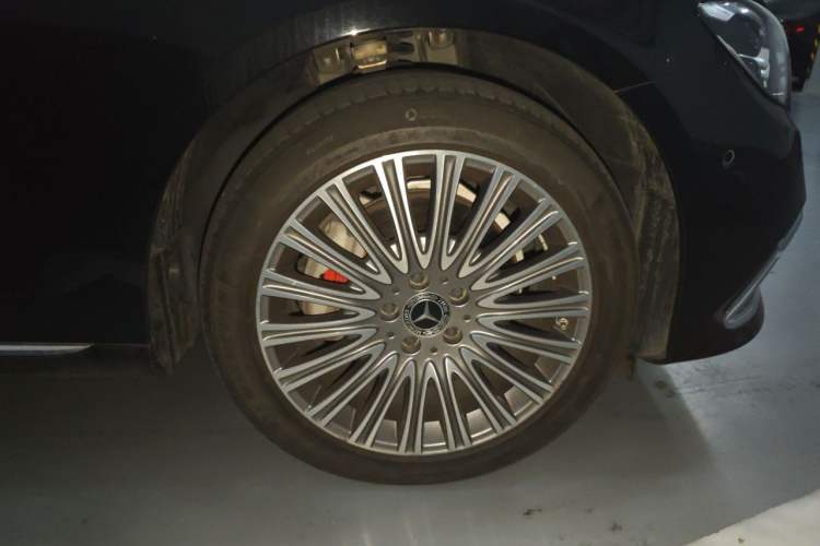 Used Mercedes-Benz E-Class 2022 E 300 L Premium Edition Right Front Wheel Hub