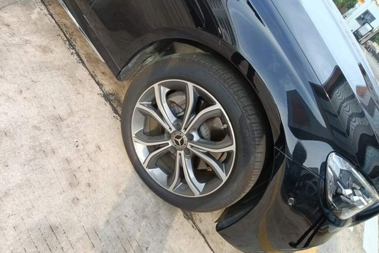 Used Mercedes-Benz E-Class 2022 Revised E 300 L Sporty and Stylish Edition Right Front Wheel Hub
