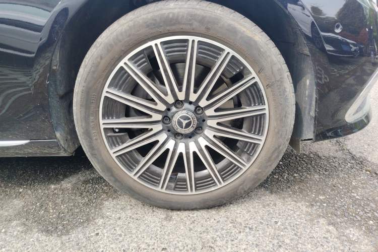 Used Mercedes-Benz E-Class 2022 Updated E 260 L Right Front Wheel Hub