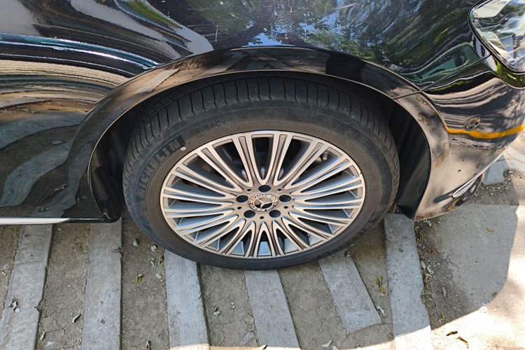 Used Mercedes-Benz E-Class 2022 Revised Version E 300 L Luxury Edition Right Front Wheel Hub