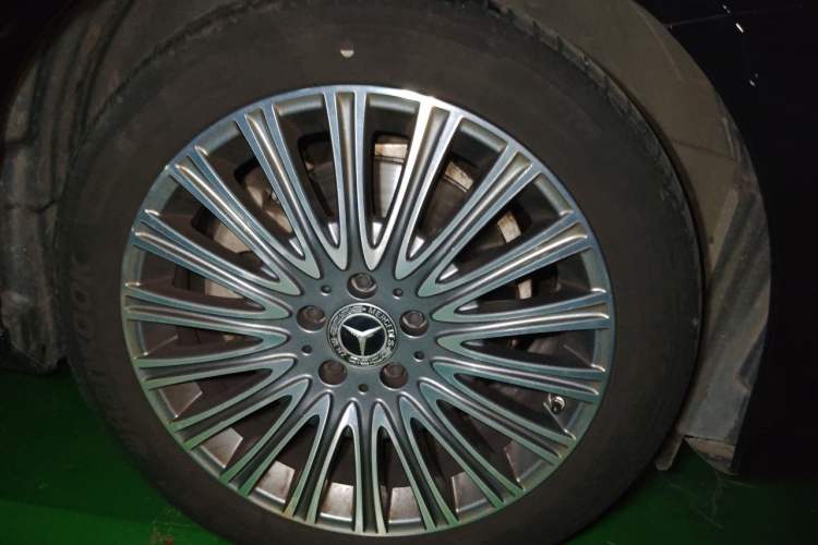 Used Mercedes-Benz E-Class 2022 E 300 L Luxury Model Right Front Wheel Hub