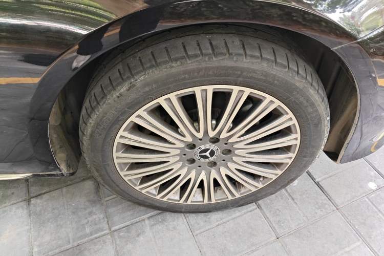 Used Mercedes-Benz E-Class 2022 E 300 L Luxury Model Right Front Wheel Hub