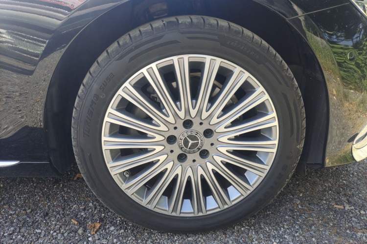 Used Mercedes-Benz E-Class 2022 Updated E 300 L Stylish Edition Right Front Wheel Hub