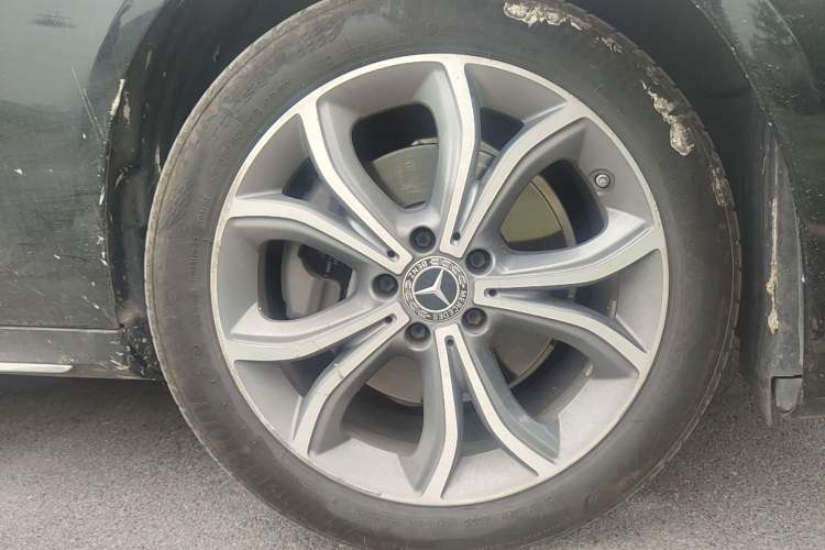 Used Mercedes-Benz E-Class 2022 Second Facelift E 300 L Sporty and Stylish Edition Right Front Wheel Hub